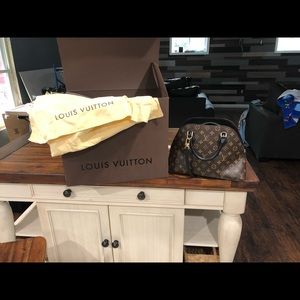 Alma PM Louis Vitton Crossbody